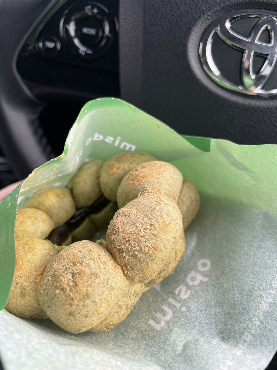 tipsofcoffee's tweet image. 実に罪深い
中に入ったわらび餅ともっちもっちの生地が非常に罪深い