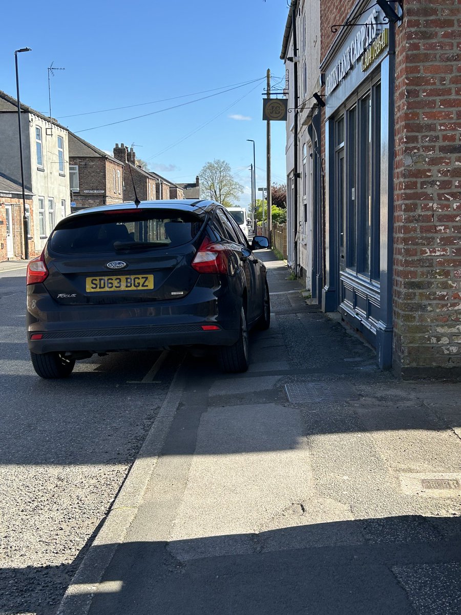 This is a pavement, believe it or not, totally obstructed by a post office van & look at the angle at which this car is parked ! It’s multiple instances of pavement parking obstruction daily now.
Has everyone forgotten basic rules of the road or how to drive ⁉️
#PavementParking