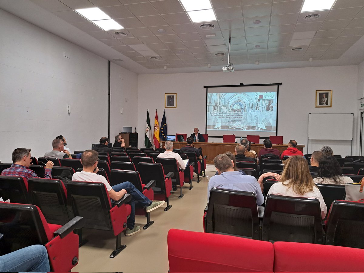 Estrelaromero2's tweet photo. Tercera Jornada #curscopatrimonioemergencias
Pablo Muñoz @FundacionFuego 
Presenta la gestión del patrimonio y protocolos de intervención en la protección de patrimonio histórico en ciudades patrimonio de la Humanidad https://t.co/jQMU5AYSJ3