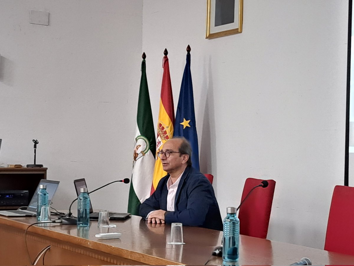 Estrelaromero2's tweet photo. Tercera Jornada #curscopatrimonioemergencias
Pablo Muñoz @FundacionFuego 
Presenta la gestión del patrimonio y protocolos de intervención en la protección de patrimonio histórico en ciudades patrimonio de la Humanidad https://t.co/jQMU5AYSJ3