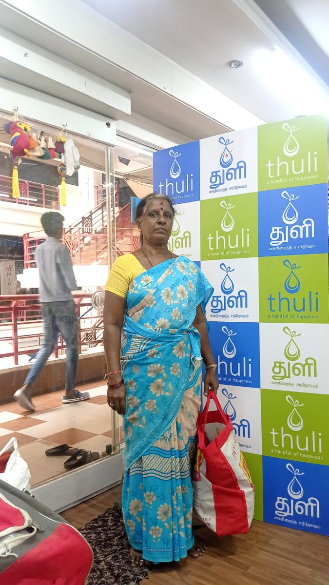 Handful of Happiness Thuli ❤

Free clothes showroom ❤

@ThuliVadapalani @VijaySethuOffl 
#thulivadapalani #vijaysethupathy #humanity #vijay #sethupathi #makkalselvan #vijaysethupathi  #Trending