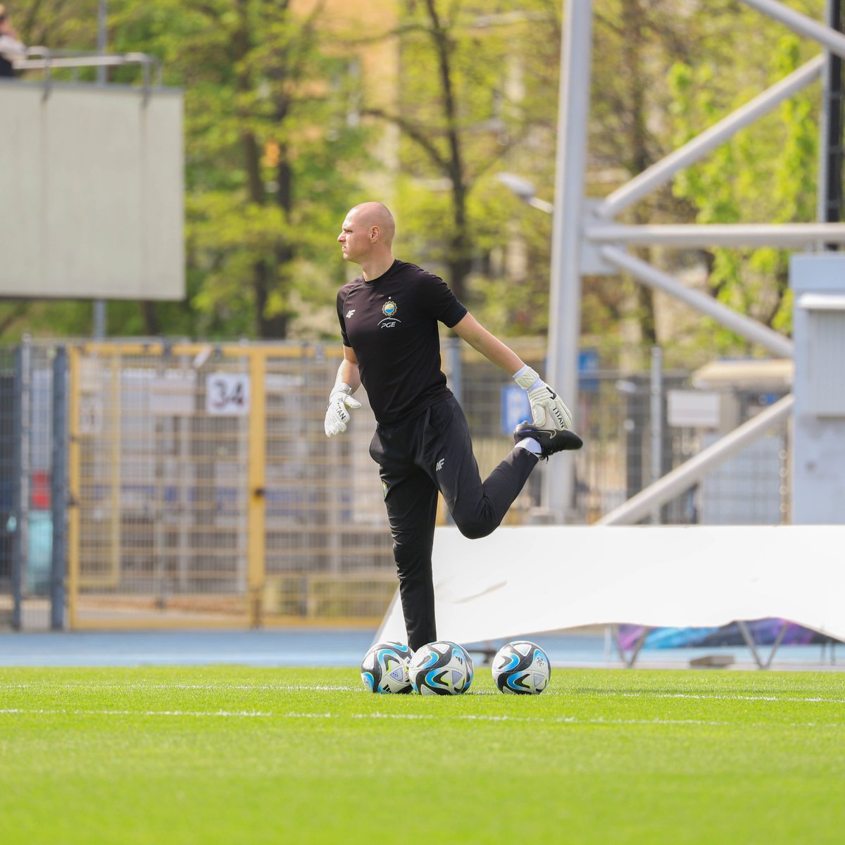 Plan przygotowań do meczu z Wartą Poznań.

ŚR. ⚽️
CZW.  🏋️‍♂️ +⚽️
PT. ⚽️
SOB. ⚽️
NIEDZ. ⚽️+🚌

🎟️👉 bilety.stalmielec.com
🎟️👉 Sklep FKS Stal Mielec