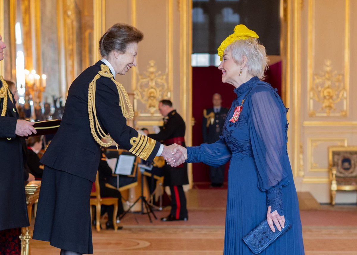 A super proud moment being presented with my #MBE by the Princess Royal for services to working women.  Feeling very humble to be presented by a such a wonderful #rolemodel ❤️ #honours #womenworkappg #IGPP @WiPUK @jessphillips @UniSouthWales @PrincesTrust @WelshGovernment