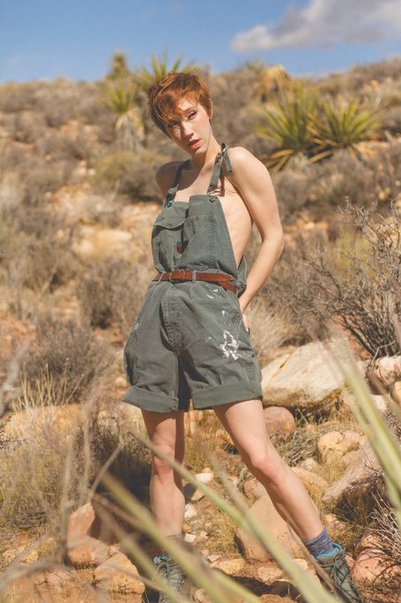 1 pic. What song comes to mind when you see this shoot? 
? @AshleyFrenchL https://t.co/VRXrQYW66z