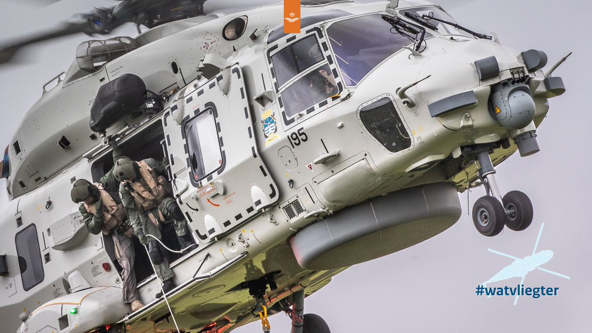 Vanmiddag en morgenochtend traint een helikoptercrew met een #NH90-maritieme gevechtshelikopter een 'low level' vlucht. Vanaf Maritiem Vliegkamp de Kooy vliegen ze op lage hoogte naar de laagvlieggebieden in Gelderland en Drenthe.  (1/2) #Watvliegter 🚁