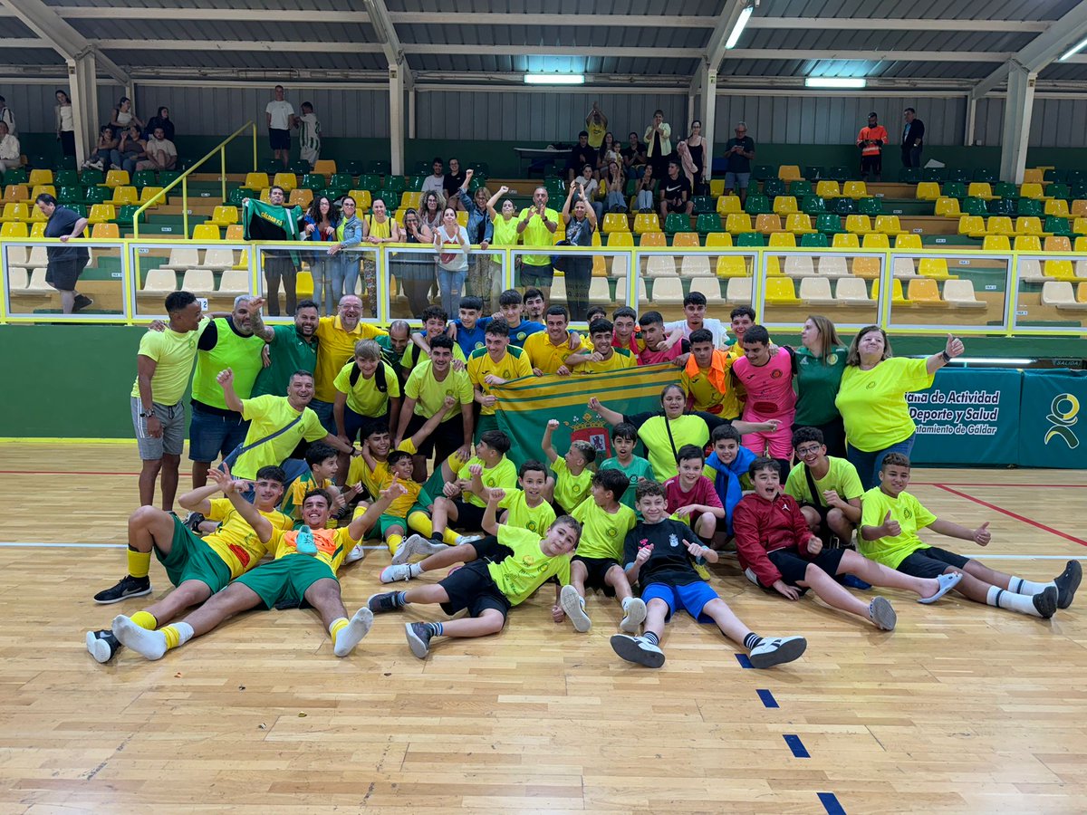 👏🏆Muchas felicidades al <a href="/GaldarFS/">GáldarFútbolSala</a> por un nuevo título liguero del Grupo VIII de División de Honor Juvenil <a href="/FutSalRFEF/">Futsal RFEF</a>. Los galdenses disputarán un año más el Campeonato de España de clubes 

¡Felicidades!💛💚

#FutsalCanario | <a href="/futbolsalalp/">FútbolSala LasPalmas</a>