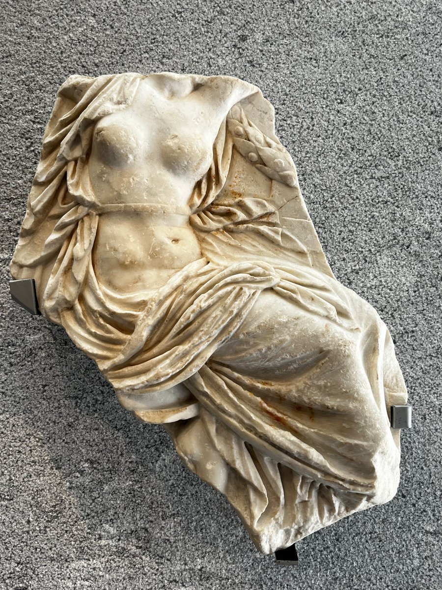 #ReliefWednesday A beautiful headless frieze in Carrara marble of goddess Rhea Silvia consort of the god mars from the museum at Cartagena’s #Roman theatre , dated to the reign of Augustus , when the theatre was built.