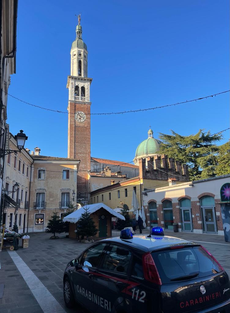 Buongiorno da Thiene (VI) #Carabinieri #PossiamoAiutarvi #ForzeArmate #Difesa #29aprile