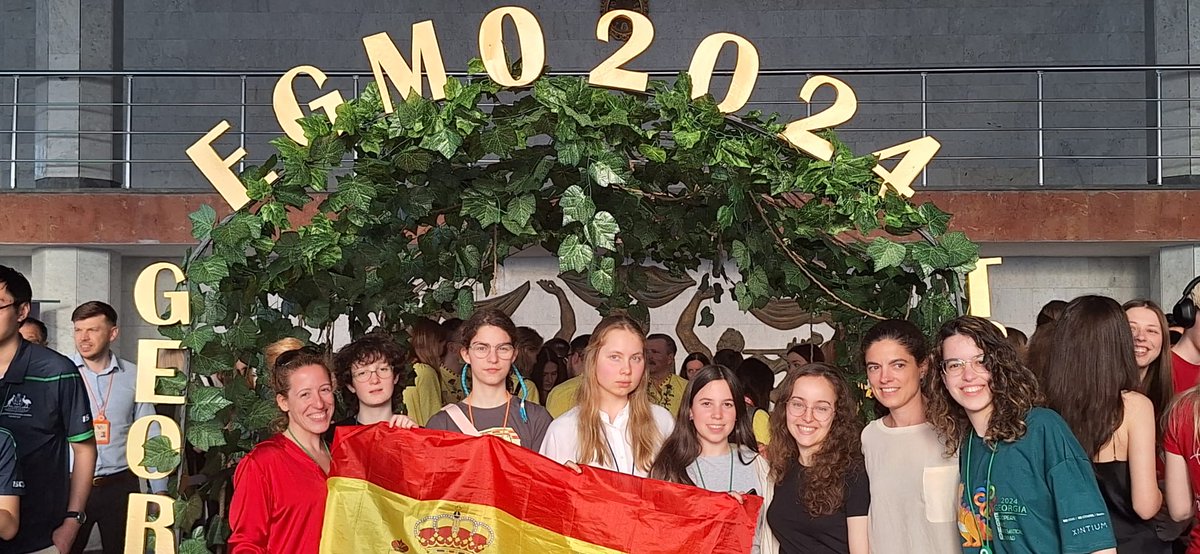 OMErsme's tweet photo. La delegación española regresa de la #EGMO2024. 
Sin medallas esta vez, pero con tres menciones honoríficas para Raquel, Ekaterina y Vera. 
¡Buen trabajo de todas! 
Aquí una foto de la delegación #EGMO2024Spain https://t.co/ntMZnYf5ex