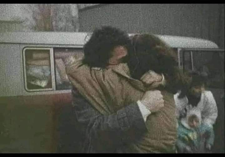 آساں نہیں تھا تجھ سے جدائی کا فیصلہ
پر مستقل وصال کی وحشت عجیب تھی

ملنے کی آرزو، نہ بچھڑنے کا کچھ ملال
ہم کو اس آدمی سے محبت عجیب تھی