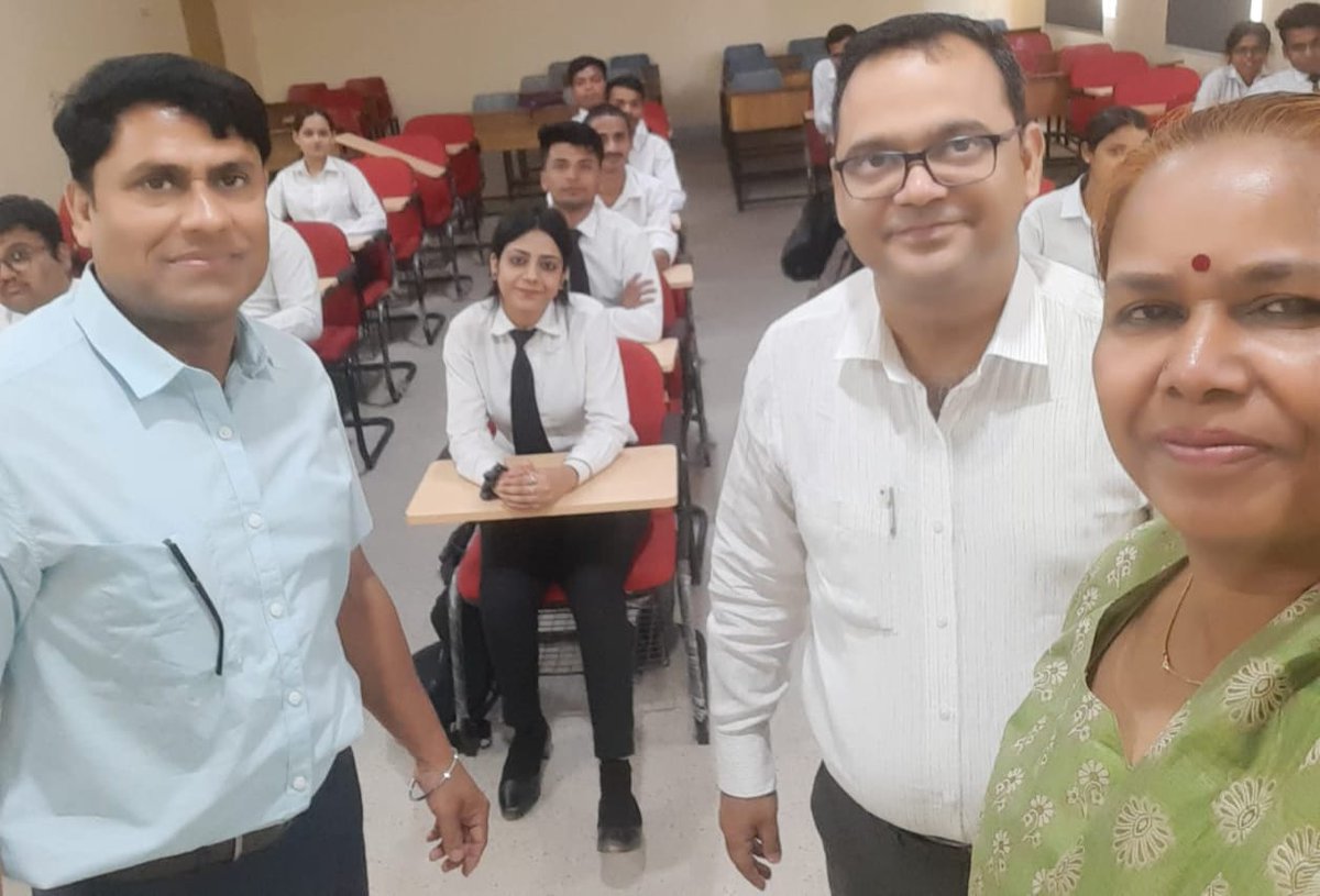 hmct_bitmesra's tweet photo. Ranjana Dutta, Senior Consultant extraordinaire from America Skill and Personality Development (ASDP) dazzled attendees with her wealth of experience, unveiling the secrets to unlocking thrilling international internship and job opportunities 🔥📚 #HMCTExcitement #GuestLecture https://t.co/FsaCwC1Nrf