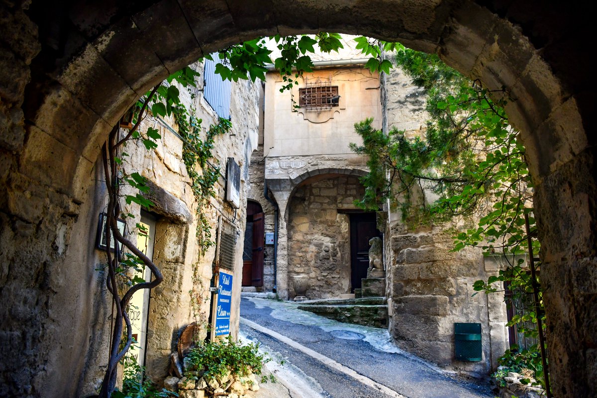 French_Moments's tweet photo. 🎦 Follow my guided walk in Bonnieux, a beautiful hilltop village in Provence > https://t.co/dCBXUvCo2z
.
.
.
#Bonnieux #Luberon #Provence #Provenceguide #vaucluse #enfranceaussi #explorefrance #MagnifiqueFrance #paysaptluberon https://t.co/Q6T1XQsmPk