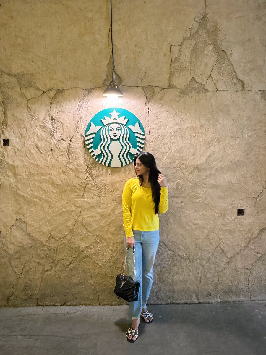 I just happened to like the Starbucks wall, not their beverages! 🫢☕️