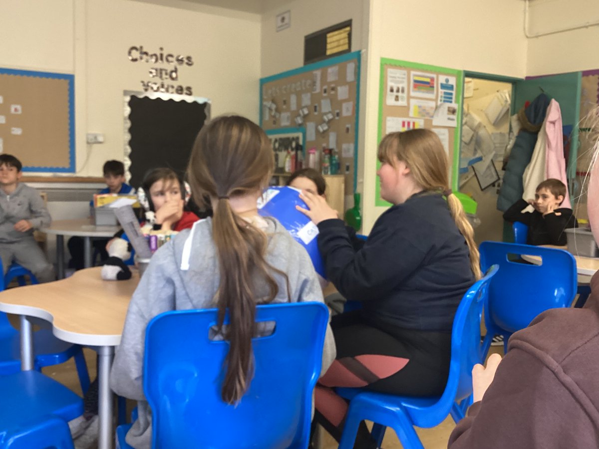 Dosbarth Gwenyn tweet media