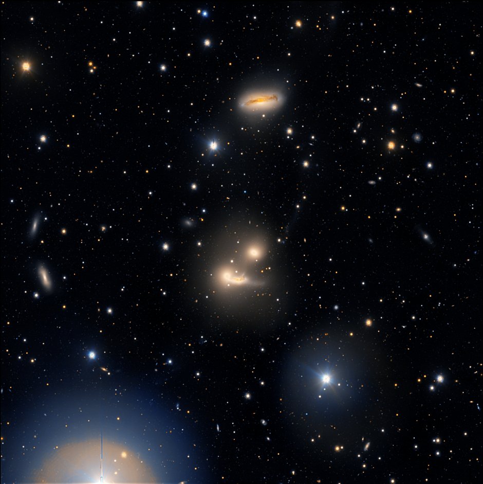 🤩 Il gruppo di galassie HCG 90, a circa 100 milioni di anni luce da noi, immortalato dal telescopio italiano #VST gestito da #INAF all'osservatorio di Paranal in Cile ⬇️ Al centro, spiccano la forma distorta e le code mareali delle galassie interagenti ➡️media.inaf.it/2024/04/16/tri…