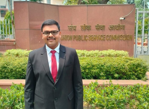 Devang_Vision's tweet photo. @AdityaSrivasatv
Congratulations !!  Secured #AIR1 #UPSC 
Dream Comes true. https://t.co/ahM1l9IXBs