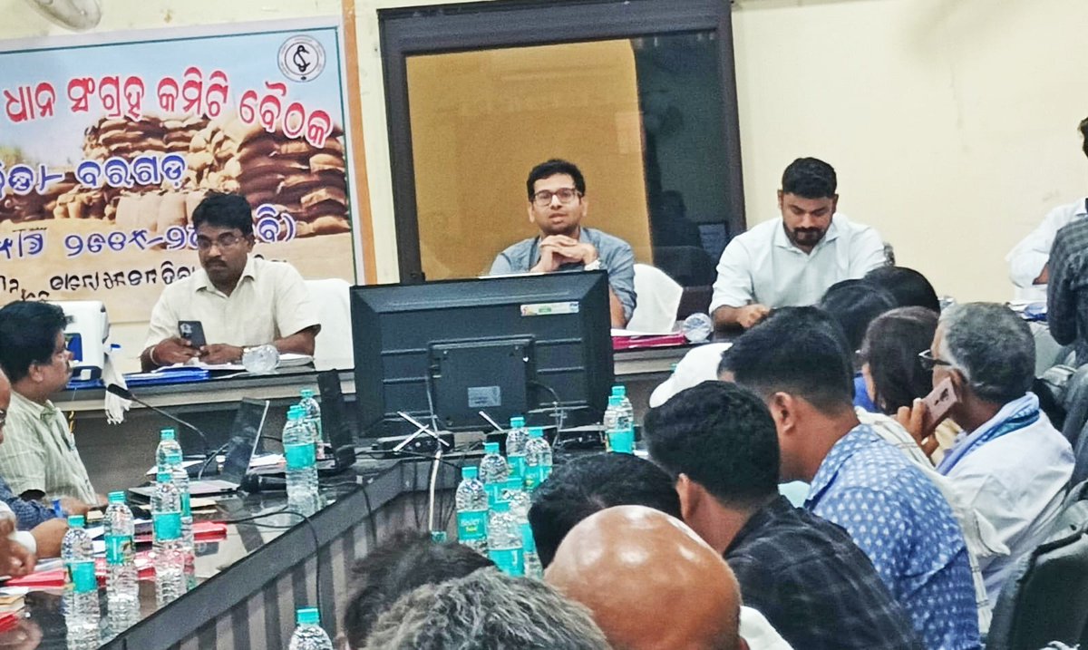 For smooth initiation of paddy procurement (#Rabi crop) for KMS 2023-24, district level procurement committee meeting held at Bargarh. #Odisha