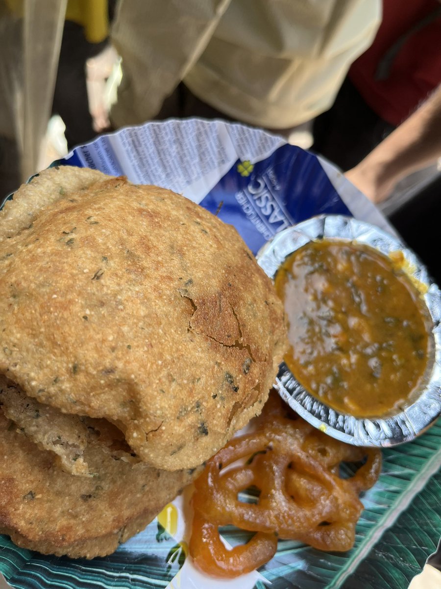 Banaras trip is incomplete without _________?