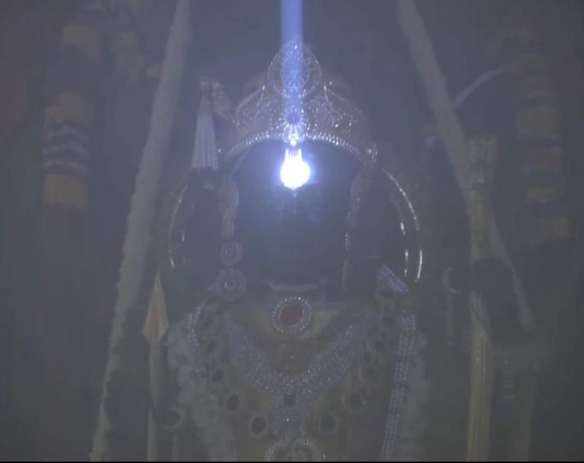 A historical moment on Ram Navami 🚩

The sun's rays falling on the forehead of Lord Ram 🙏🥺

JAI SHRI RAM 🕉️

#RamNavami 
#RamNavmi2024