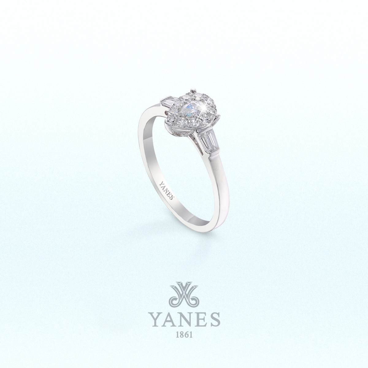 El anillo Isabella presenta un diseño clásico y sencillo con un diamante en forma de lagrima, ideal para la pedida de mano o como anillo de boda.
Descubre la colección en nuestras boutiques y en yanes.es. Aprovecha la posibilidad de financiar tus compras con Alma.