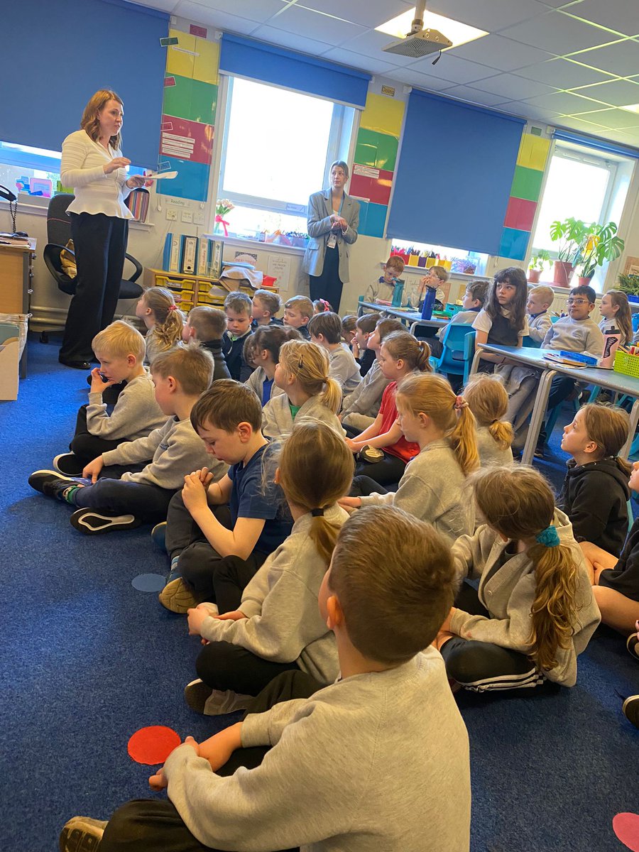 Thank you to @DYWMoray for organising another local employer, 'Johnston Carmichael Chartered Accountants & Business Advisers Elgin' who came into speak to P3 about money. Every class gets an input from a local employer to discuss a Numeracy aspect.