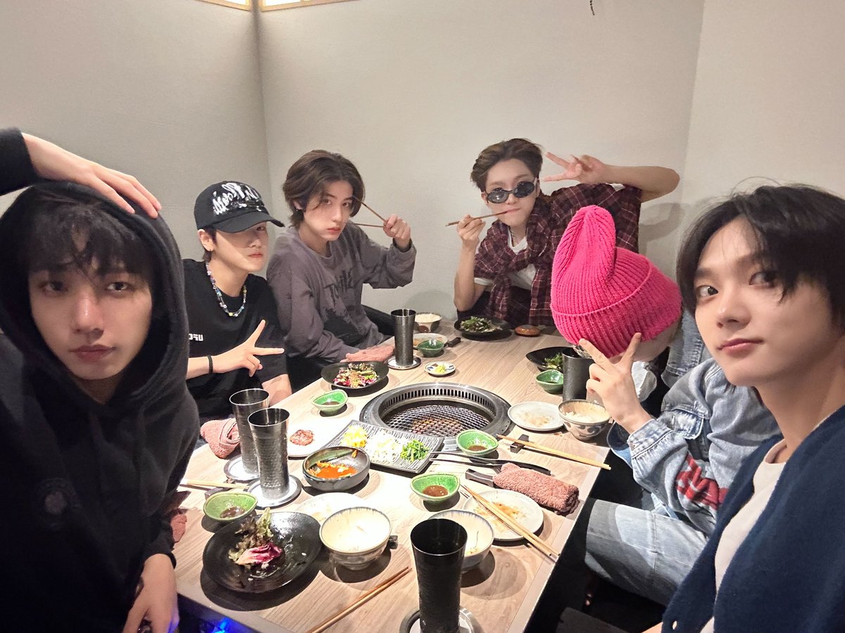 taesonabi's tweet photo. kendaraan member boynextdoor kalo mereka mahasiswa/pelajar indo

a thread https://t.co/gSGKoUETk1