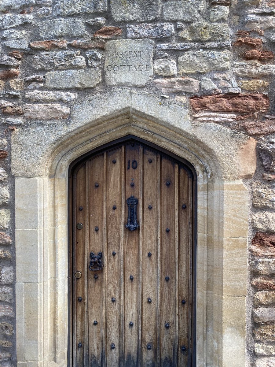 #Woodensday a very pretty doorway to Priest Cottage #Wells