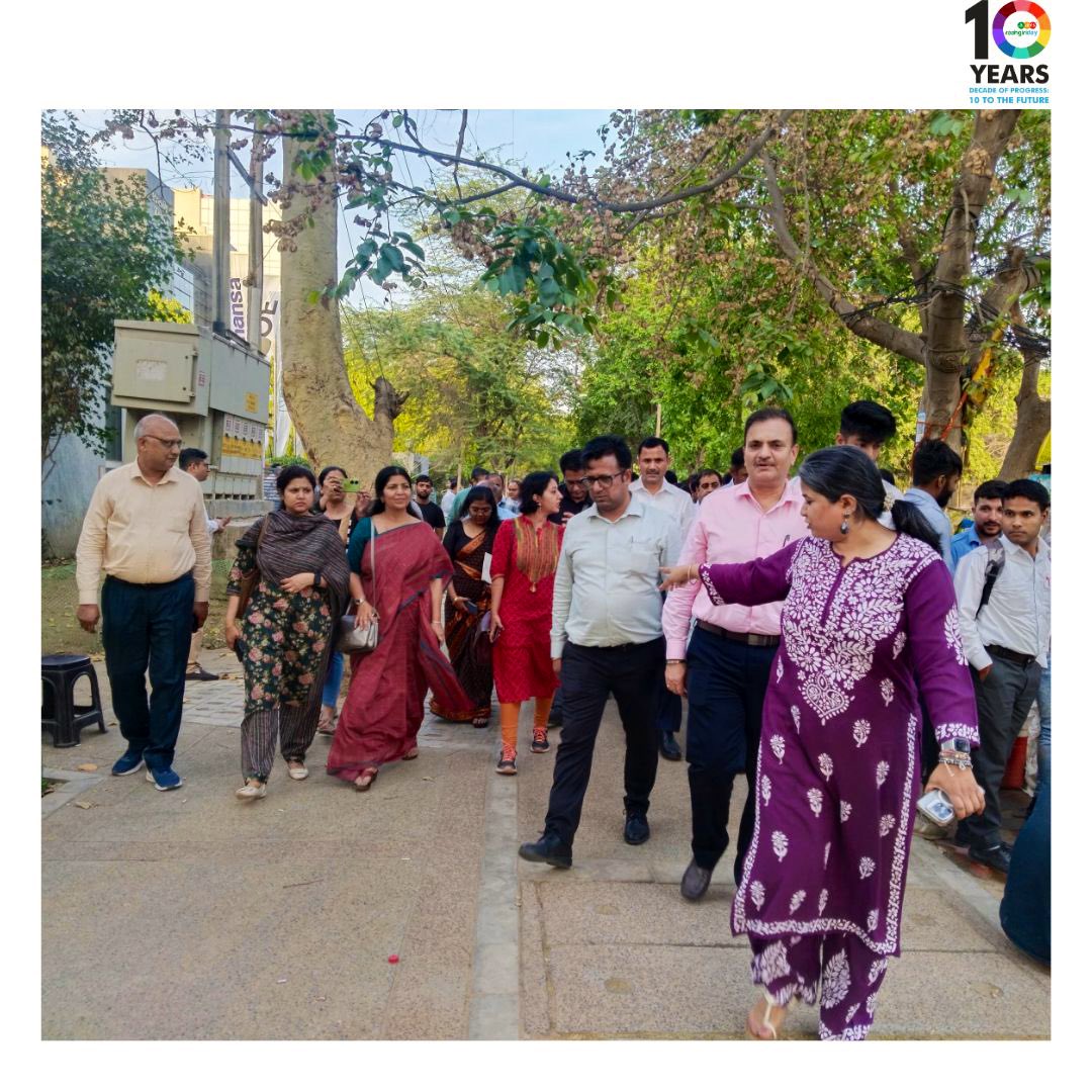 Breaking new ground in urban rejuvenation through PPPs! A delegation led by @yashpalmurar & @narharibanger along with other dignitaries witnessed the transformative ongoing #SannathRoad project - a 2.5 km 'complete street' ensuring accessibility for all. @MunCorpGurugram