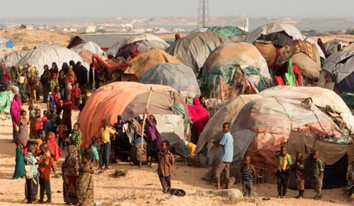 The ND-GAIN Index identifies Somalia as the world's most climate-vulnerable country among 185 states. The 2022 drought in the Horn of Africa led to 1.1 million out of 2.1 million drought-related displacements in the region
@GCCMobility
#Climatemigration 
@Amakrane 
@rabebalouii