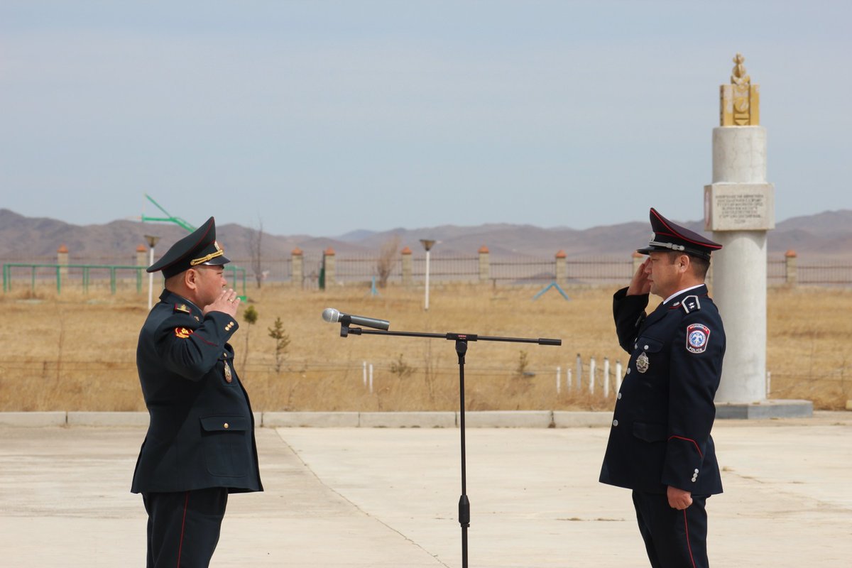 internal_troops's tweet photo. ДОТООДЫН ЦЭРГИЙН 833 ДУГААР ТУСГАЙ САЛБАР ӨВӨРХАНГАЙ АЙМГИЙН УС ХАНГАМЖИЙН ЭХ ҮҮСВЭРИЙН БАРИЛГА, БАЙГУУЛАМЖИЙГ ХАМГААЛАЛТАД А��ЛАА. https://t.co/ZQJpWiusqC