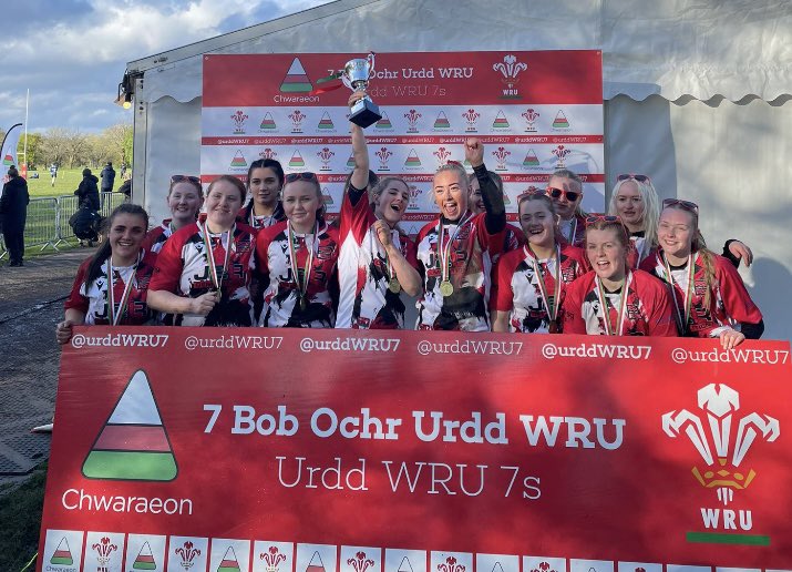 Great first 2 days of @UrddWRU7 . So good seeing lots of @QuinsGirlsRugby out playing for their respective schools. (we’re 🏃🏻⬅️➡️ to try 👀 all). Lots of 😁- Llongyfarchiadau to those who picked up some silverware 🏆🍽️🥣🥇. @GlantafPEMerch @BrynCelynnogPE @Cwmrhymni @coleggwent