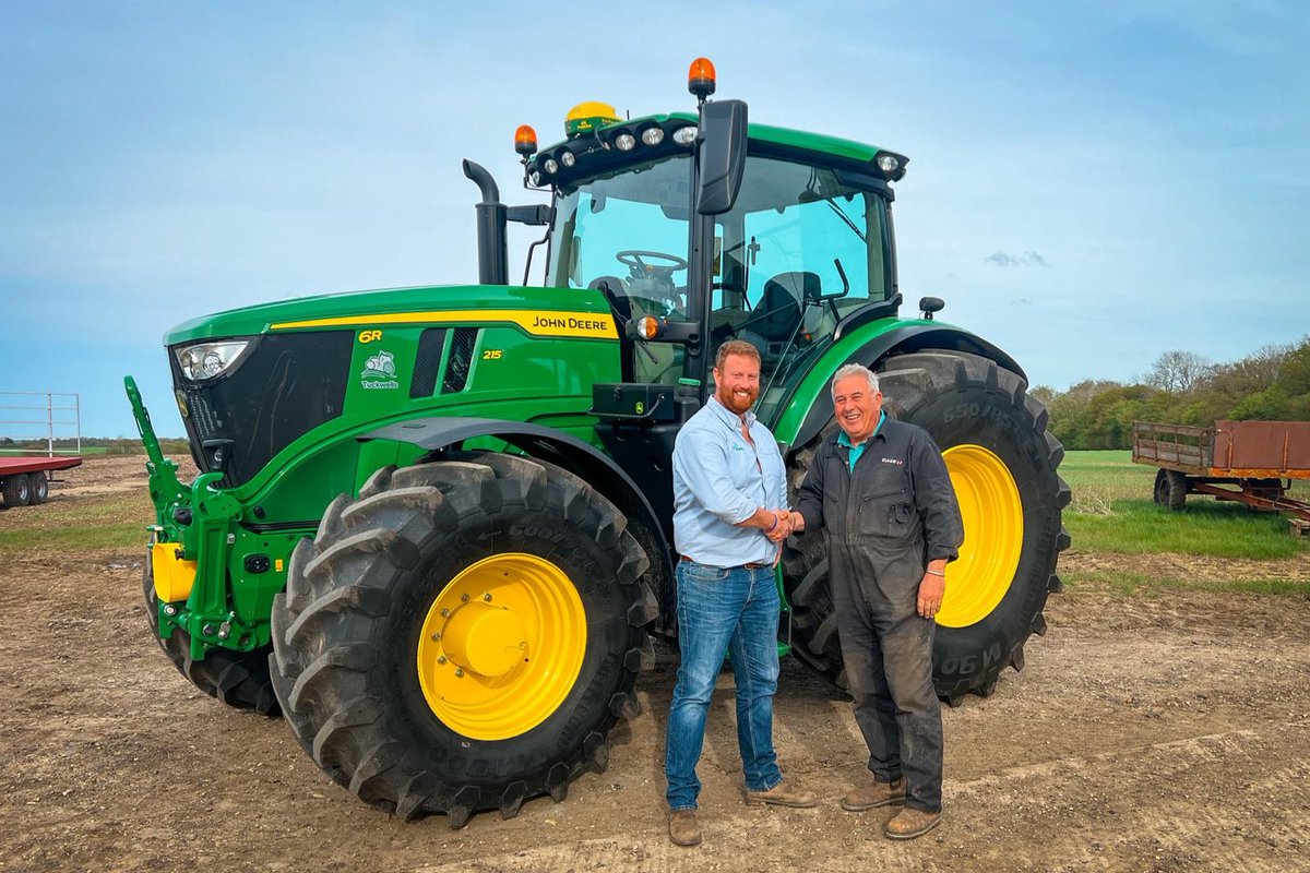 TuckwellGroup's tweet image. A tractor delivery for G E Morley taken by the farms manager Bryan. 

Bryan will be in to the Acton branch to pick up the right colour overalls next week.

 #TractorDelivery #AgricultureWorld #FarmEquipment #Agribusiness #JohnDeere #NewMachinery #MachineryDelivery