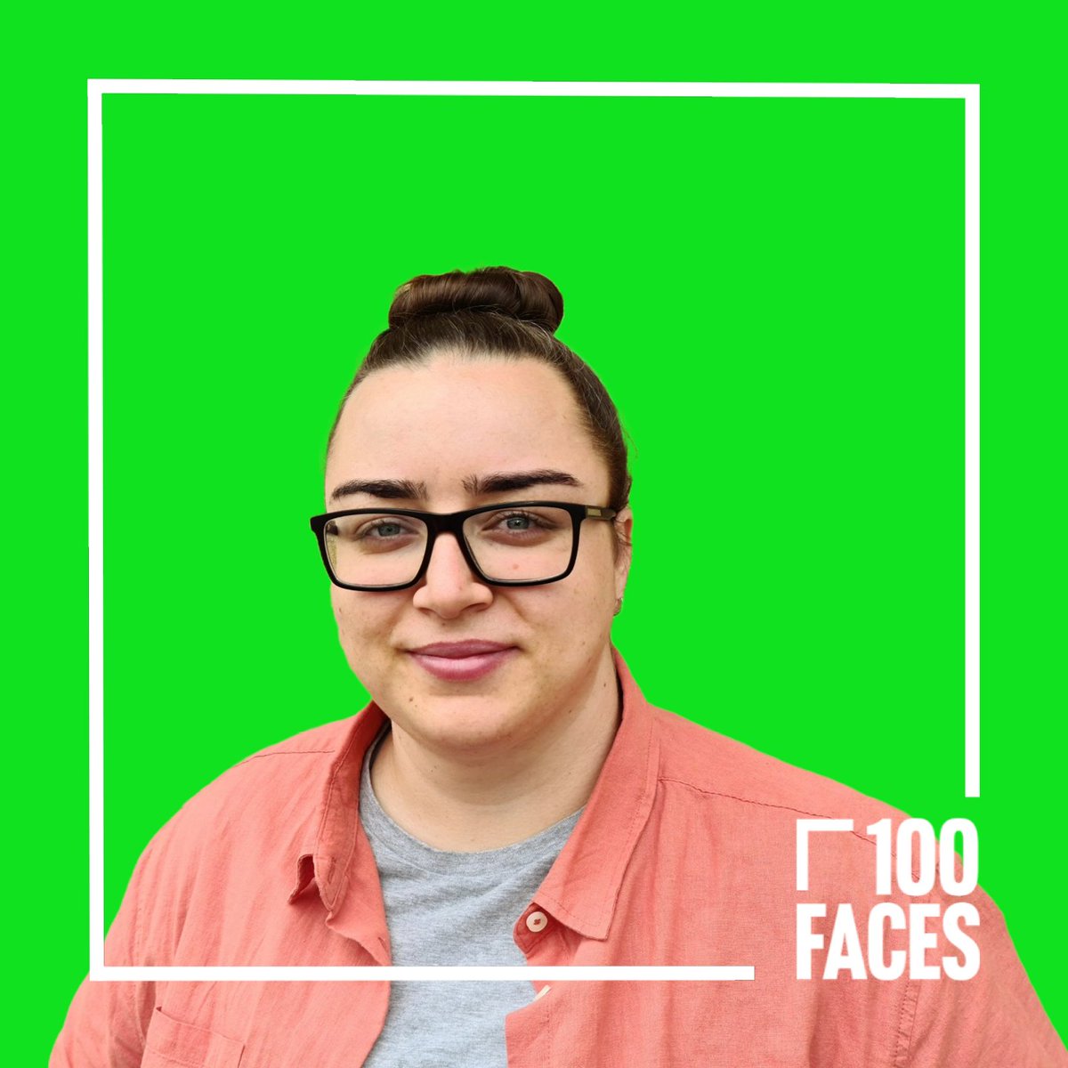 Chelsea McDonagh is an Irish Traveller and the first in her family to go to university. Since graduating from @YourStMarys, she’s gone on to work in education and campaigns on widening participation and issues faced by Traveller people #100Faces loom.ly/Kf0FsEo