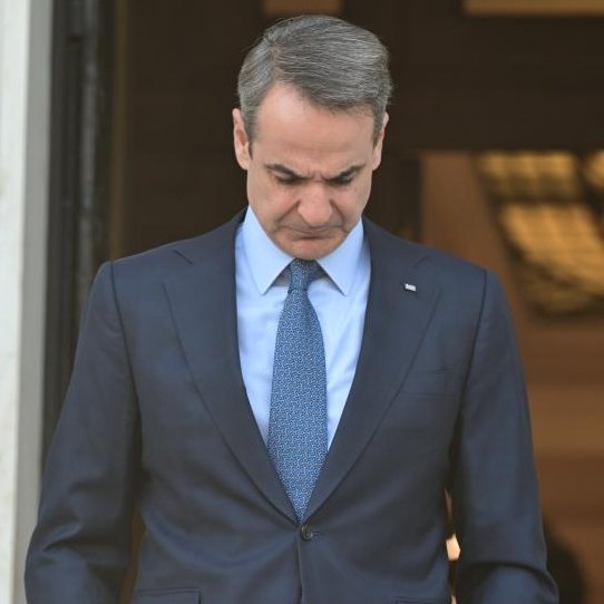 Κόλαφος για την κυβέρνηση Μητσοτάκη το τελευταίο Ευρωβαρόμετρο. 
📌Το 74% των Ελλήνων απάντησε ότι έχει πέσει το βιοτικό επίπεδό του τα τελευταία 5 χρόνια.
📌Το 60% ότι δεν λειτουργεί σωστά η Δημοκρατία στη χώρα μας.
📌Το 43% ανέφερε ότι θα είναι χειρότερη η κατάσταση τον επόμενο
