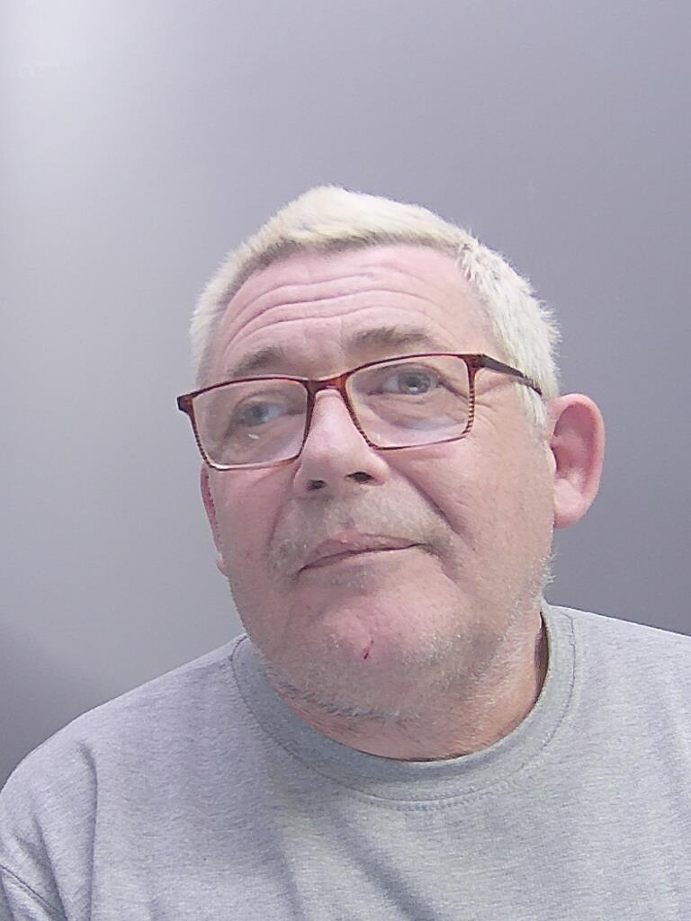 This is Darren Moore. He made false allegations of rape against five men because he claimed to be lonely. He's now behind bars. Read the full court story via our website: orlo.uk/Court-News_CnZ… #SaferCambs