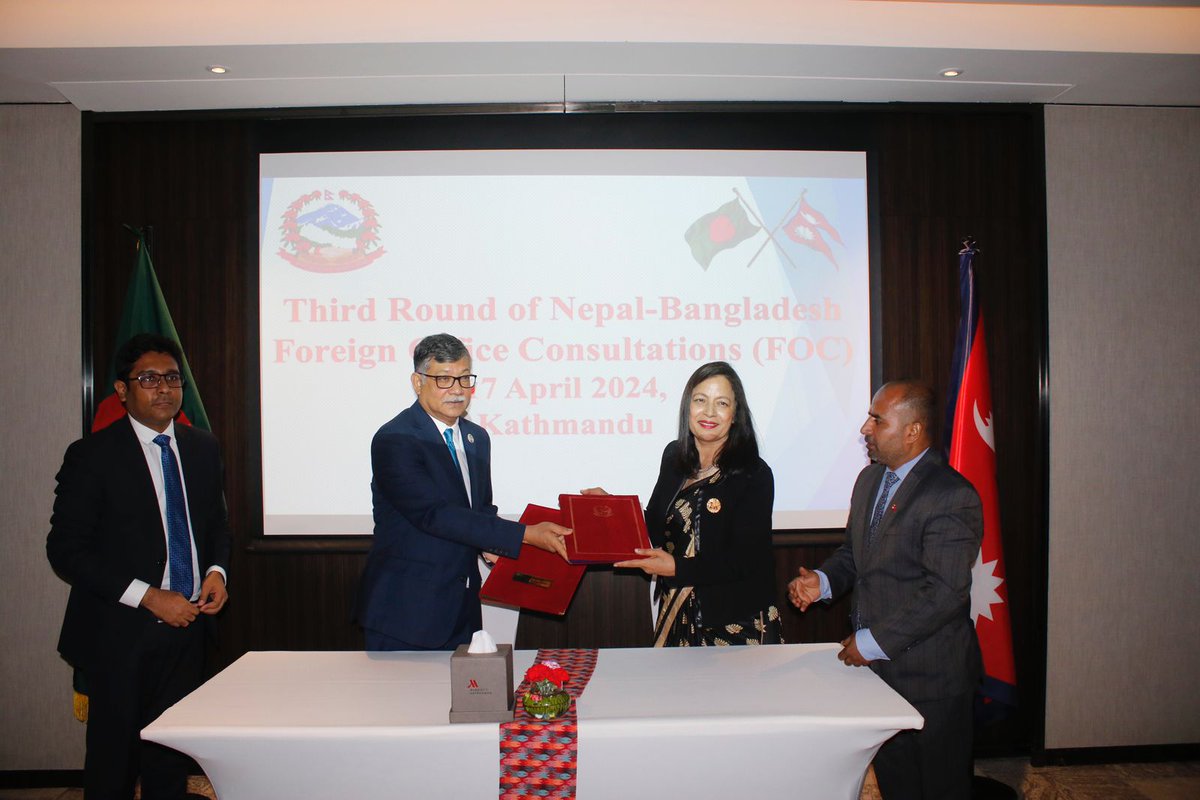 The Foreign Secretaries of 🇧🇩&🇳🇵 signed the MOU between the Foreign Service Academy of 🇧🇩& the Institute of Foreign Affairs of 🇳🇵 to establish cooperation mechanism in the areas of diplomacy & international relations during the 3rd FOC in Kathmandu, Nepal.