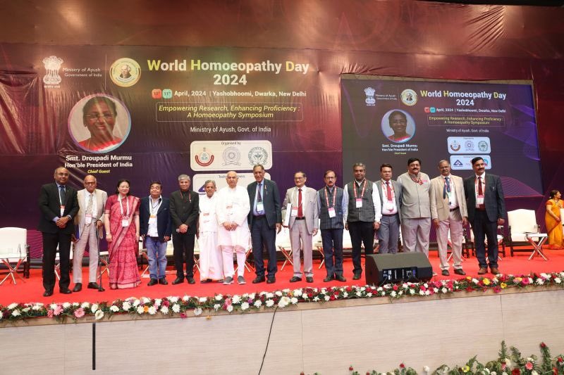 A remarkable gathering of all the dignitaries in the field of homoeopathy for the first session. 

What an awe-inspiring sight!

#WorldHomoeopathyDay
#Homoeopathy4Bharat
#UniteForHomoeopathy