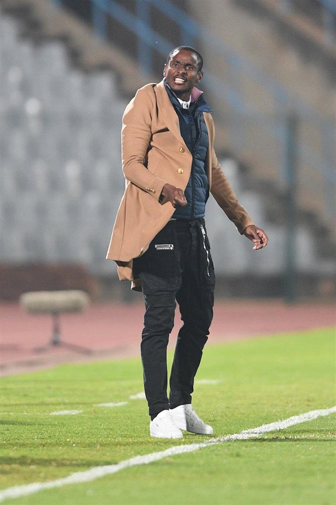 ➡️ 'Feel-Good Hormones Take Over Pain' 😉 ➡️ Mokwena On Mokoena's Injury 😤 Coach Rulani Mokwena has discussed whether a key Mamelodi Sundowns midfielder will be out injured for their Caf Champions League semi-final against ES Tunis on Saturday. MORE: brnw.ch/21wIToM