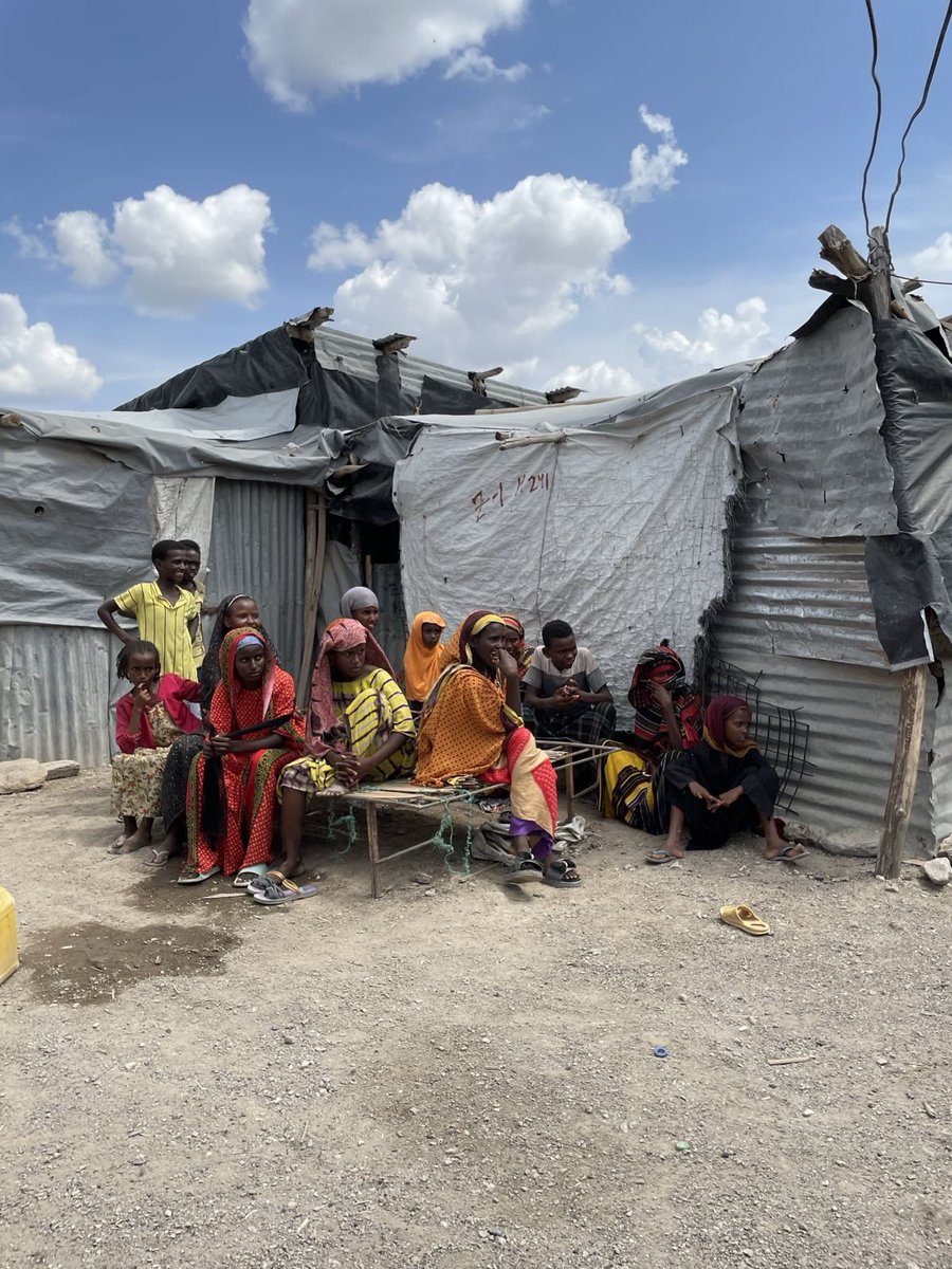 Going to the cinema in Aysaita refugee camp? @DCAEthiopia has connected the camp to ⚡️electricity grid, enabling refugees to have light and even screening an international football match⚽️🎞️. Innovation and hard work giving hope under dire circumstances.