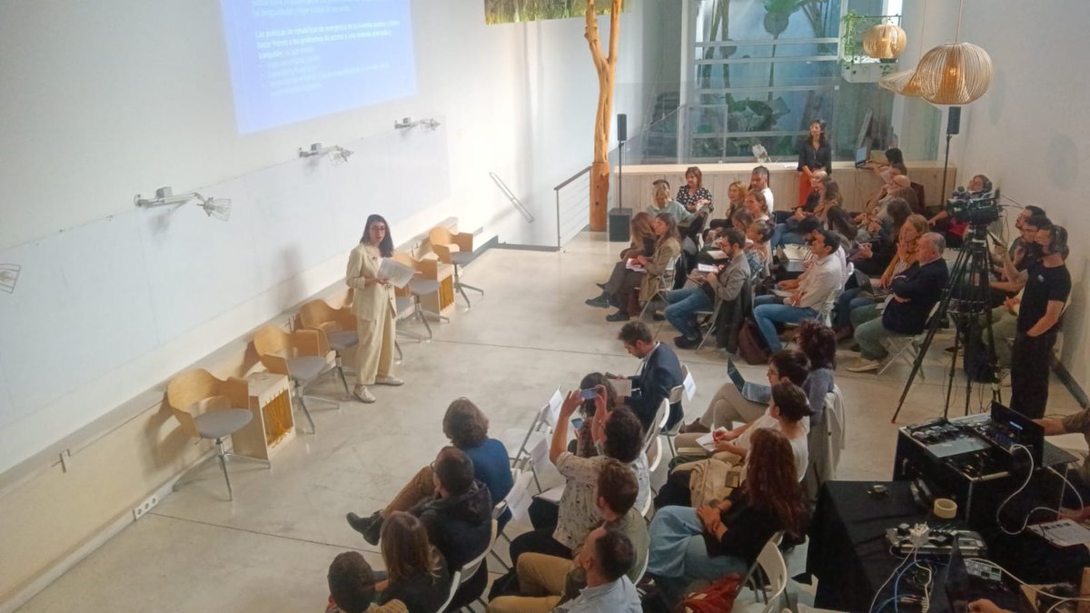 provivienda_org's tweet photo. 🔵 Comienza la jornada “Oportunidades y propuestas: Rehabilitación energética para una vivienda asequible”

🗨️ Hoy hablaremos de cómo impulsar políticas de #RehabilitaciónJusta que lleguen a todas las personas.

¡Síguelo en streaming!📺 https://t.co/gQpcYMIBLU

Y por aquí 🪡↓ https://t.co/r5TqSgo6rQ