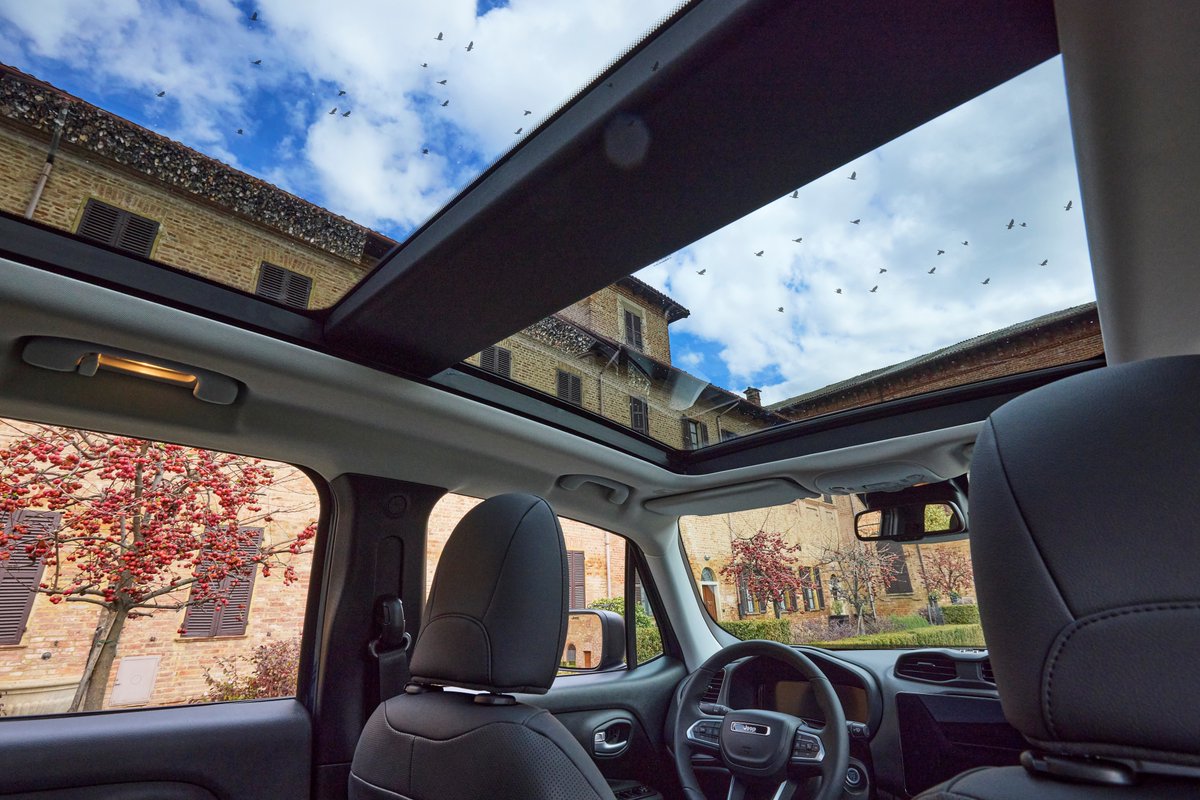 Jeep Renegade Hybrid, donanım özellikleri yenilenerek satışa sunuldu 👉 📍Limited ve Summit versiyonlarıyla #Renegade e-Hybrid'in her iki donanım seviyesinde 10.1 inç yeni dokunmatik multimedya ekranı ve 10.25 inç dijital gösterge paneli standart olarak yer alıyor.