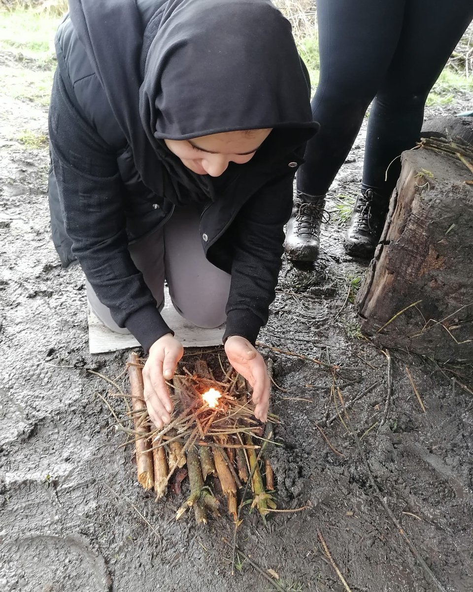 Delivered an engaging bushcraft session, teaching essential outdoor life skills! 

Did you know: Birch bark can be used to start fires even when wet?

#BushcraftSkills #OutdoorLearning #SurvivalSkills #NatureConnection #WildernessLife #academyzs #teamzda