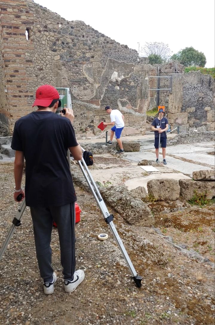 pompeii_sites tweet picture