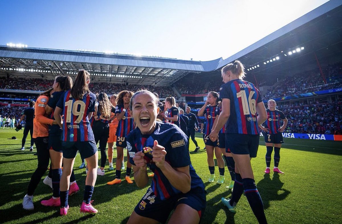 Si queréis volver a Montjuic a ver el Barça jugar en Champions recordad que este sábado le toca a ellas

Vamos a seguir llevando a nuestro equipo a hombros
Vamos a apoyarlas a ellas y al club
Vamos a darle el reconocimiento que se merecen y a dejarnos la piel

VISCA EL BARÇA 💙❤️