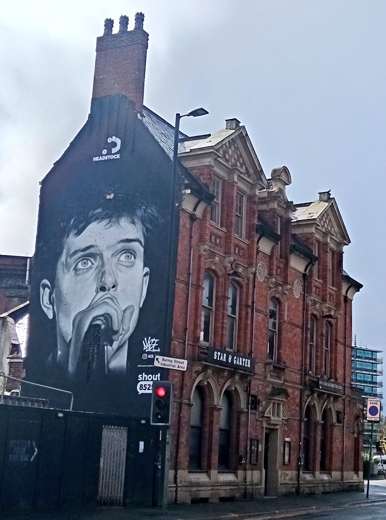 Just for completeness...the two Ian Curtis Murals.

1. #Macclesfield, High Street
2. #Manchester, Star and Garter Pub/Venue

#JoyDivision
#NewOrder