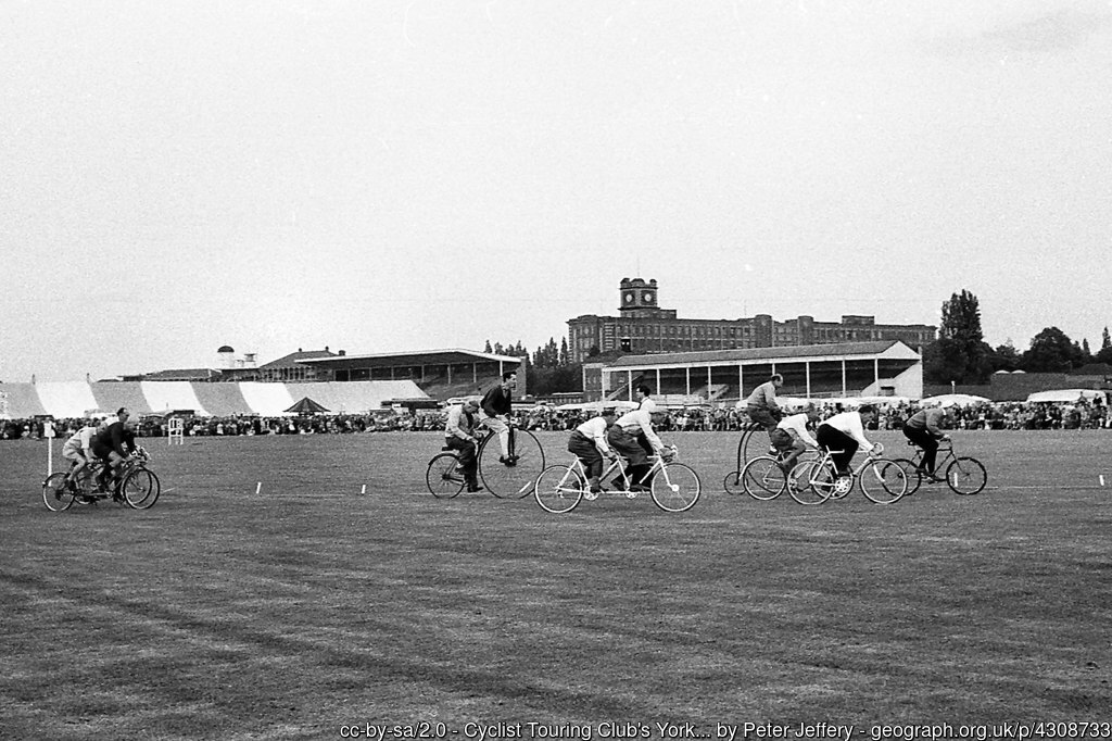 Picture of the Day from #York 1962 #cycling #rally #Knavesmire #bikes #blackandwhitephoto geograph.org.uk/p/4308733 by Peter Jeffery