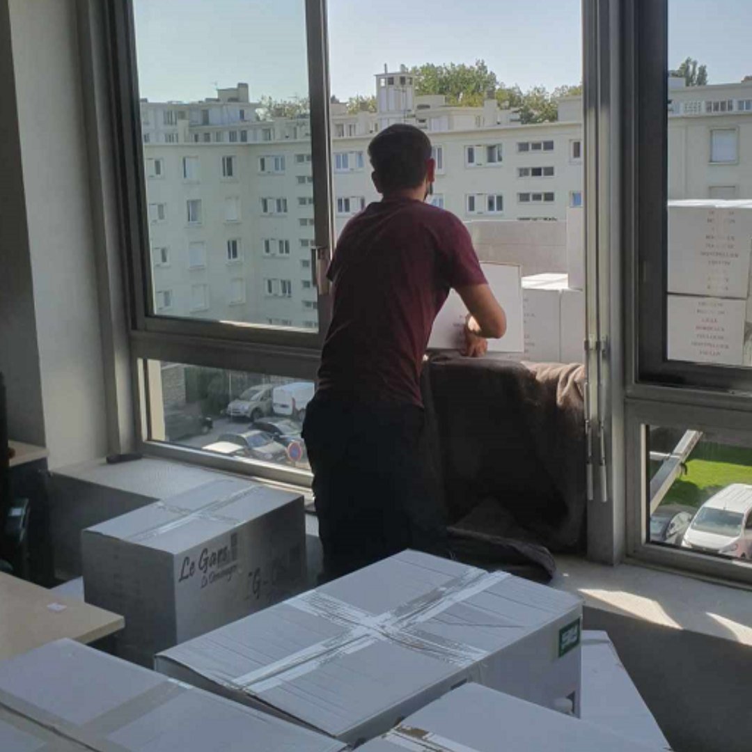 🌞 La saison estivale approche à grands pas et l'équipe de LGOB est prête à relever tous les défis!
💪 Préparez-vous pour une vague de transferts et de déménagements spectaculaires! 🚚✨ #SaisonEstivale #Transferts #Déménagements #LGOB