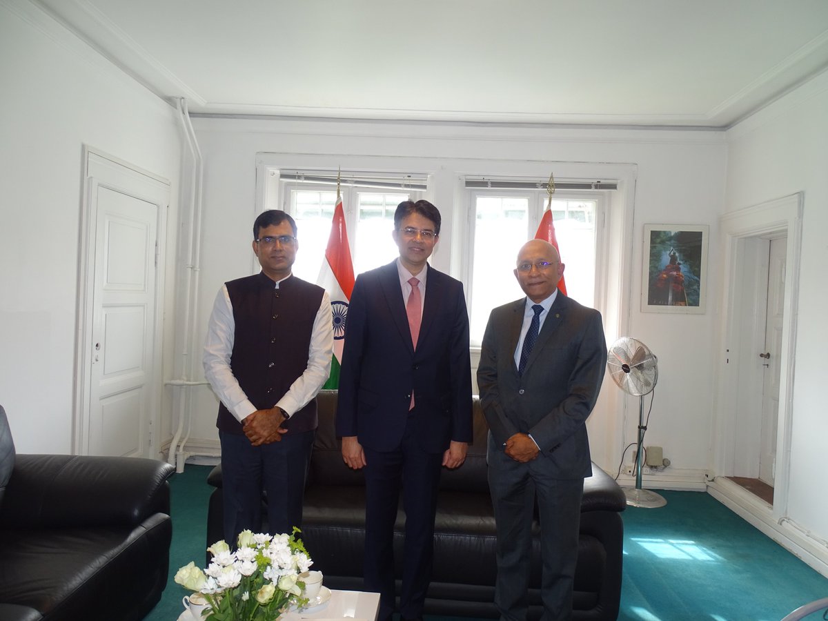 Amb @manishprabhat06 met Mr. Sarbajit Deb, Executive VP (Europe) of Larsen and Toubro. He briefed Amb about #LTIMindtree’s business presence in Denmark and future plans. #IndiaDenmark #dkbiz