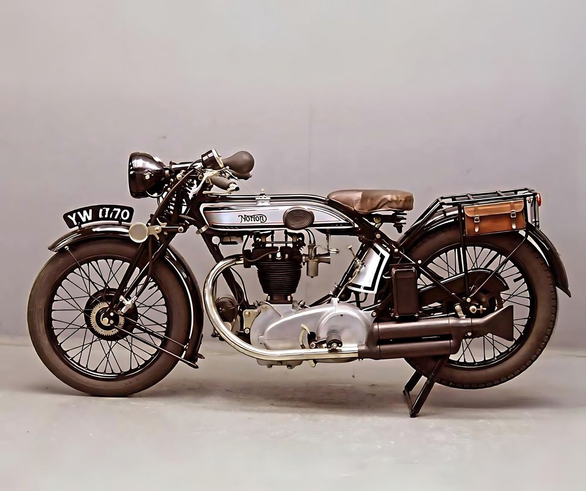 1928 Norton Model 18 490cc OHV. What a beauty. What was your experience of this bike? What do you like/dislike about it?
#classicbike #classicbikes #classicbikeshow #classicbikers #classicmotorbike #classicmotorcycles #classicmotorcycleshows #classicmotorcycleclub