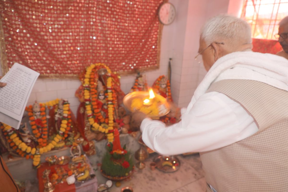 राज्यपाल श्री मंगुभाई पटेल ने आज रामनवमी पर्व के अवसर पर राजभवन स्थित राम मंदिर में विधिवत पूजा-अर्चना कर प्रदेश के विकास और समृद्धि के लिए प्रार्थना की।